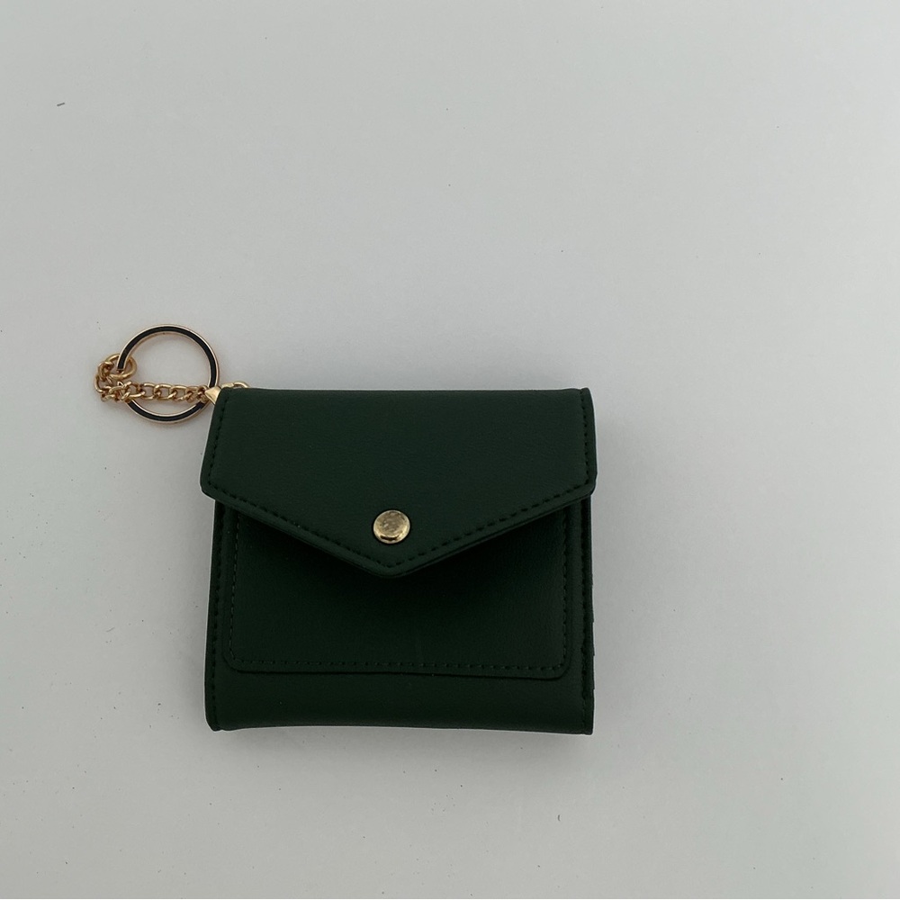 Elegant Green Wallet with Keychain
